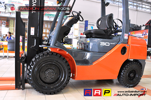 Forklift TOYOTA8-30 23