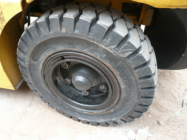 KOMATSU รน FG35NT13